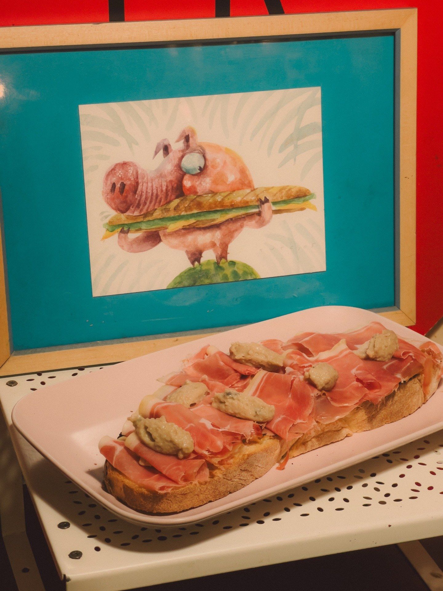 Crostone con jamón serrano e crema di funghi